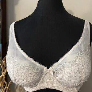 Victoria’s Secret Elegant Lace Bra